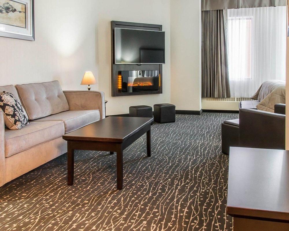 Clarion Hotel & Suites Winnipeg Bagian luar foto