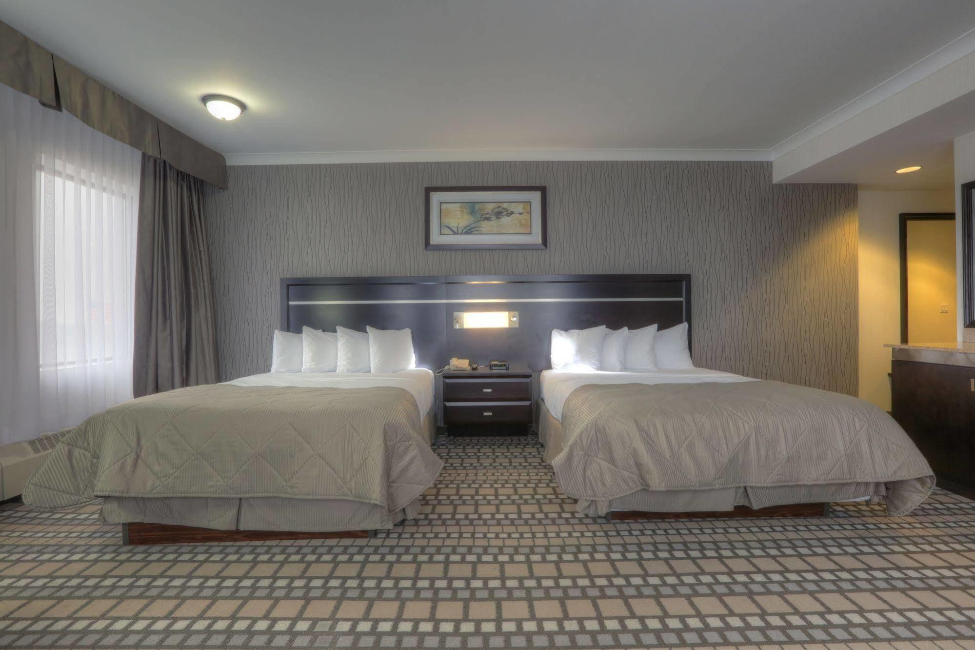Clarion Hotel & Suites Winnipeg Bagian luar foto