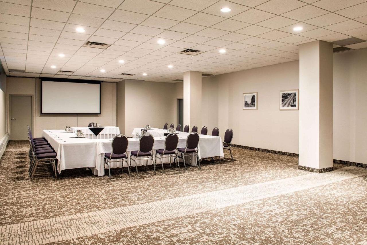 Clarion Hotel & Suites Winnipeg Bagian luar foto