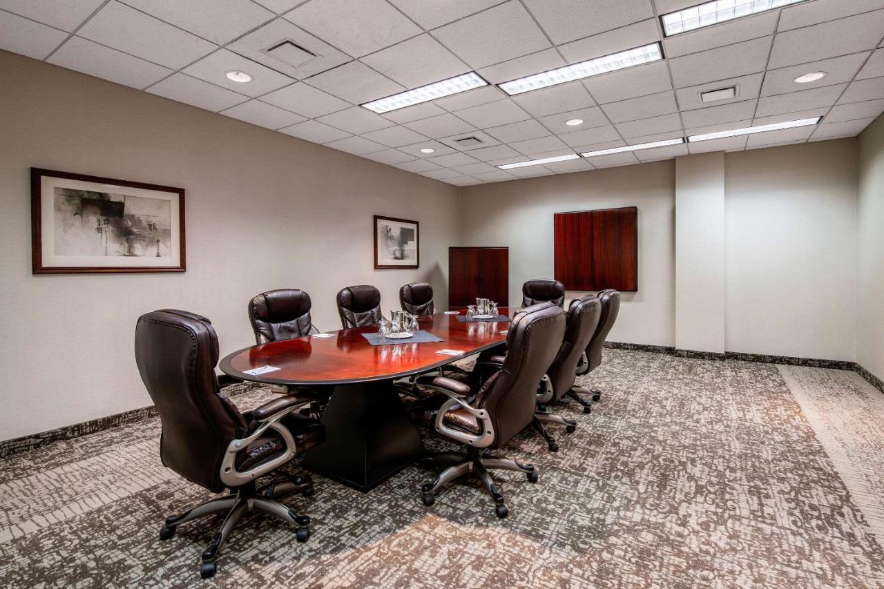 Clarion Hotel & Suites Winnipeg Bagian luar foto
