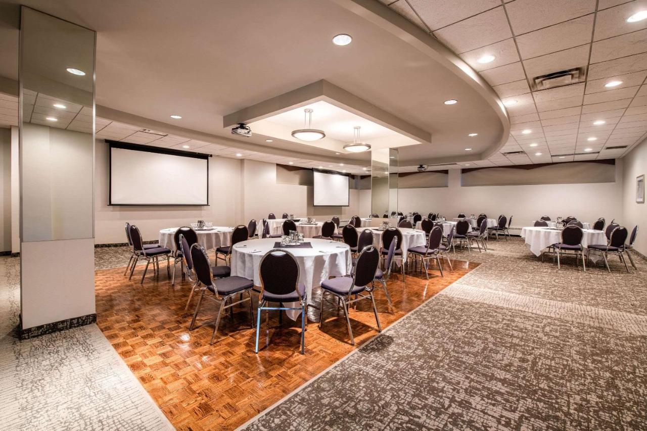 Clarion Hotel & Suites Winnipeg Bagian luar foto