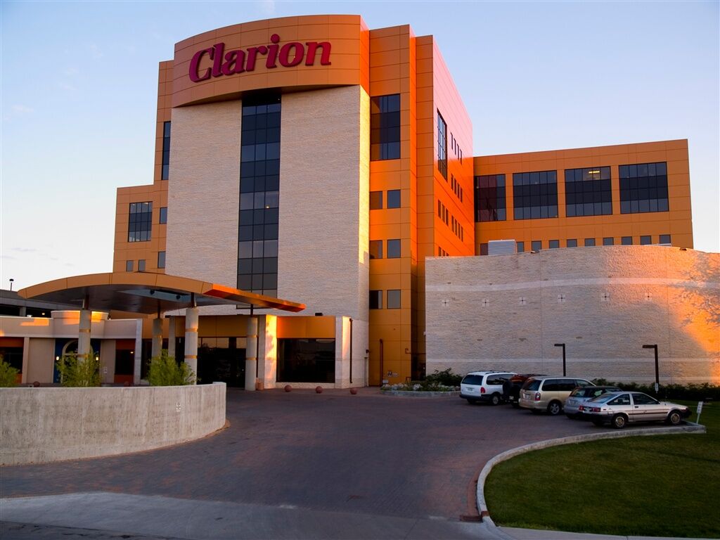 Clarion Hotel & Suites Winnipeg Bagian luar foto